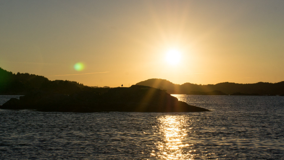Sonnenuntergang zwischen den Schären